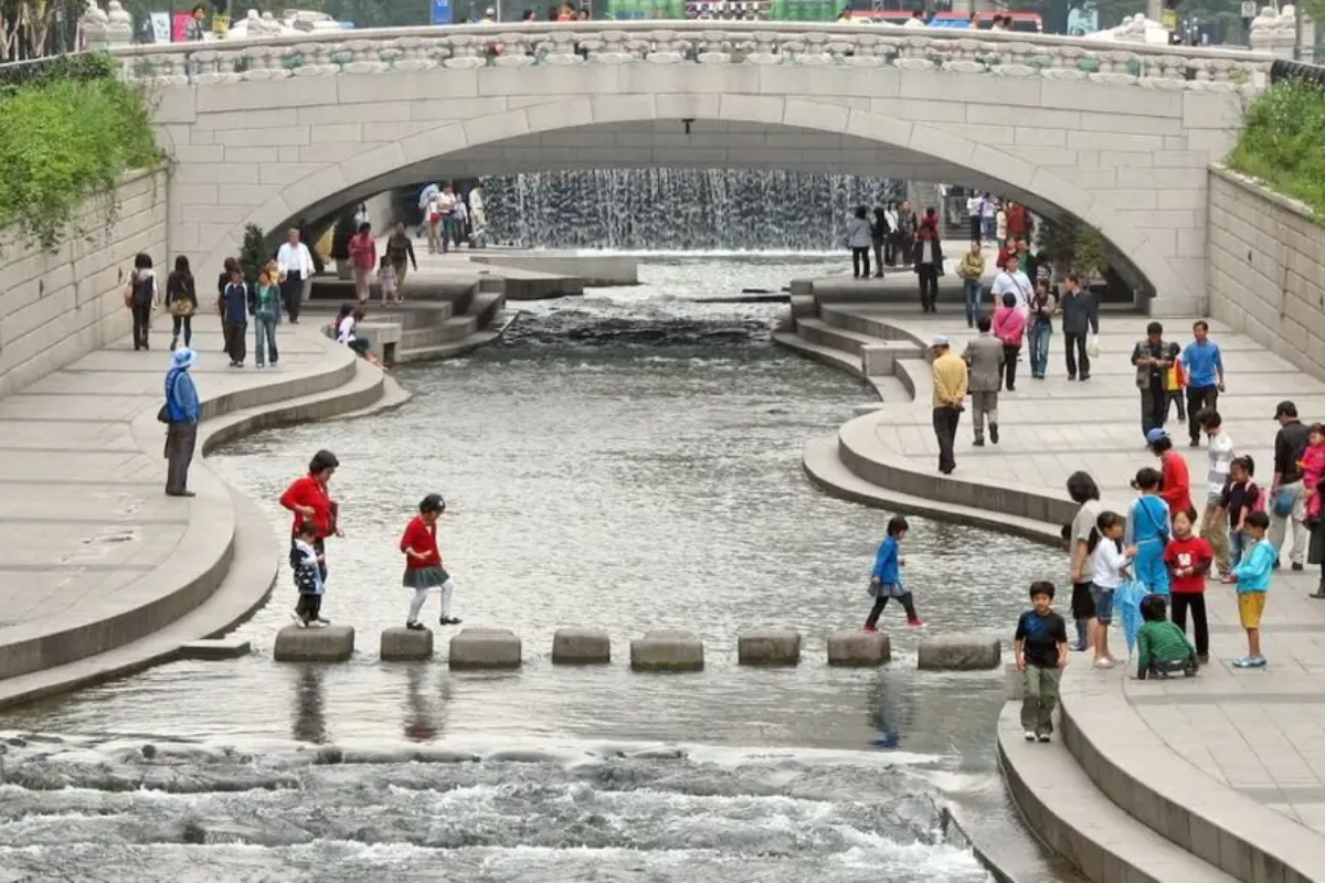 Suối Cheonggyecheon mùa đông