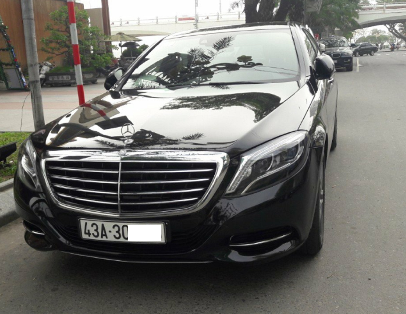 Mercedes 4 seats car rental Da Nang city, Vietnam Mercedes 4 seats car rental Da Nang city, Vietnam