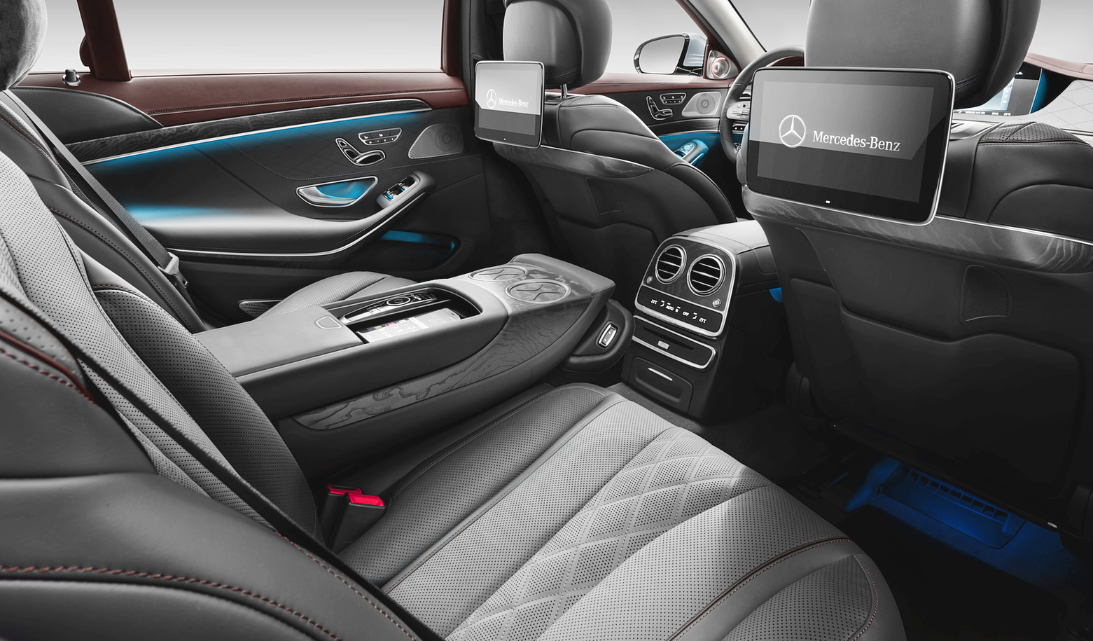 Mercedes 4 seats for rent, Danang luxury carental Mercedes 4 seats for rent, Danang luxury carental